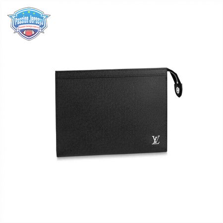 pochette voyage taiga leather m30450