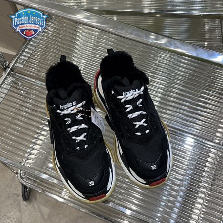 BALENCIAGA TRIPLE S SNEAKER - BB202