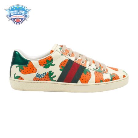 GUCCI ACE LEATHER SNEAKER WITH GUCCI STRAWBERRY PRINT - GC10